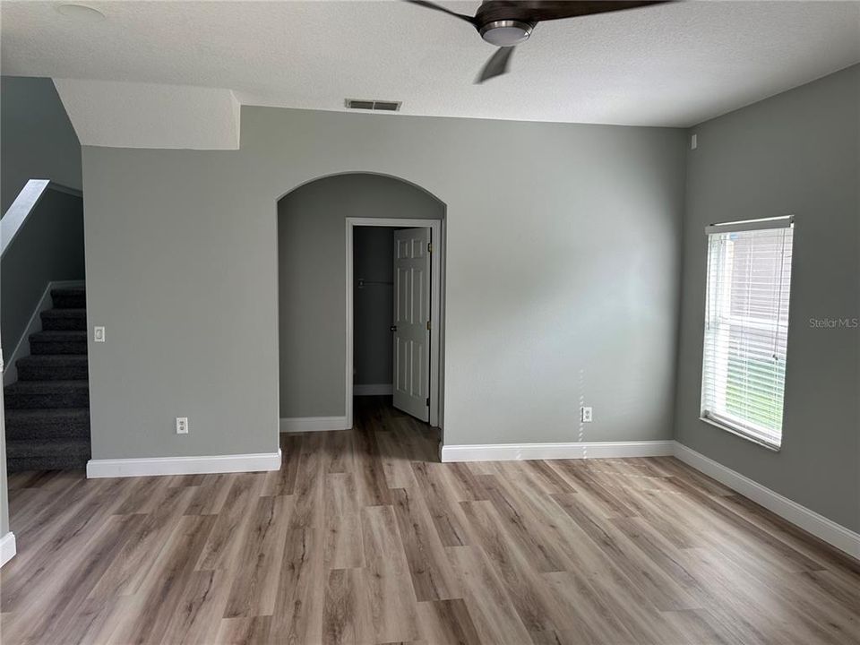 На продажу: $409,000 (4 спален, 2 ванн, 2396 Квадратных фут)