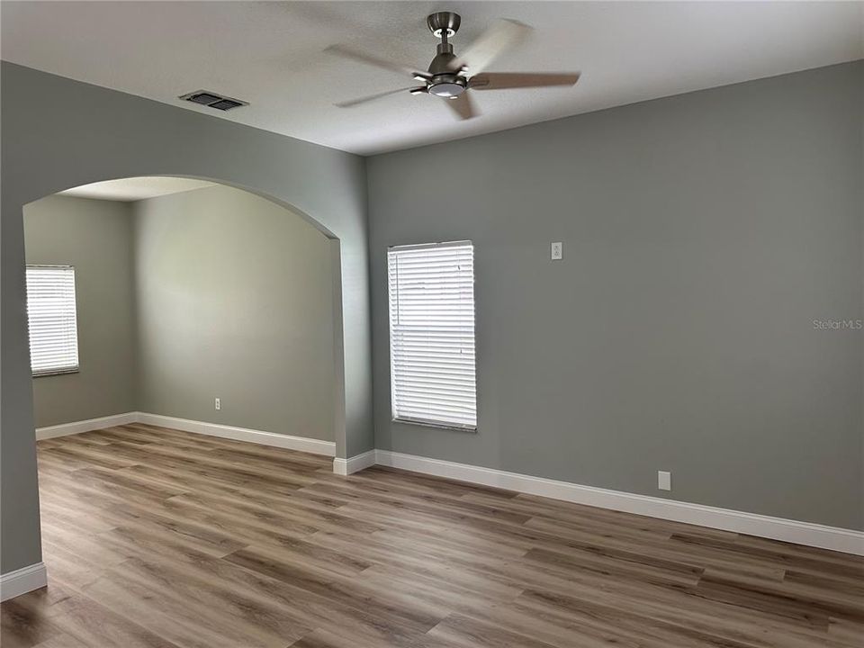 На продажу: $409,000 (4 спален, 2 ванн, 2396 Квадратных фут)