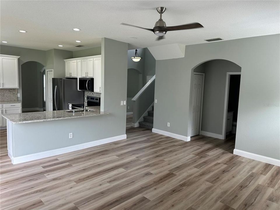 На продажу: $409,000 (4 спален, 2 ванн, 2396 Квадратных фут)