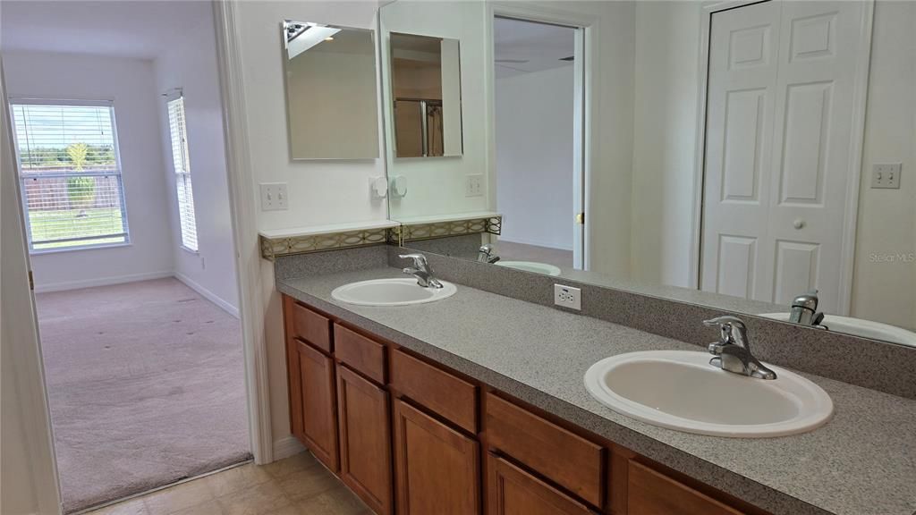 For Rent: $2,000 (4 beds, 2 baths, 2235 Square Feet)