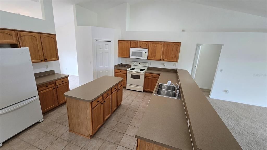 For Rent: $2,000 (4 beds, 2 baths, 2235 Square Feet)
