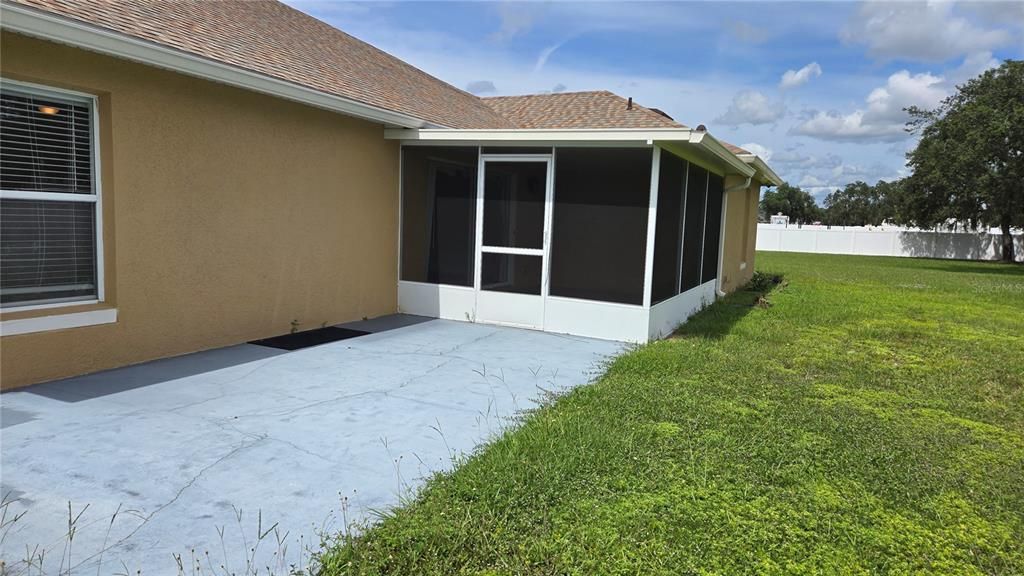 For Rent: $2,000 (4 beds, 2 baths, 2235 Square Feet)