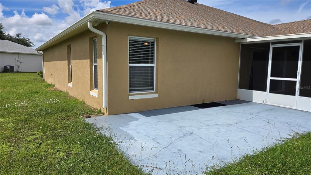 For Rent: $2,000 (4 beds, 2 baths, 2235 Square Feet)