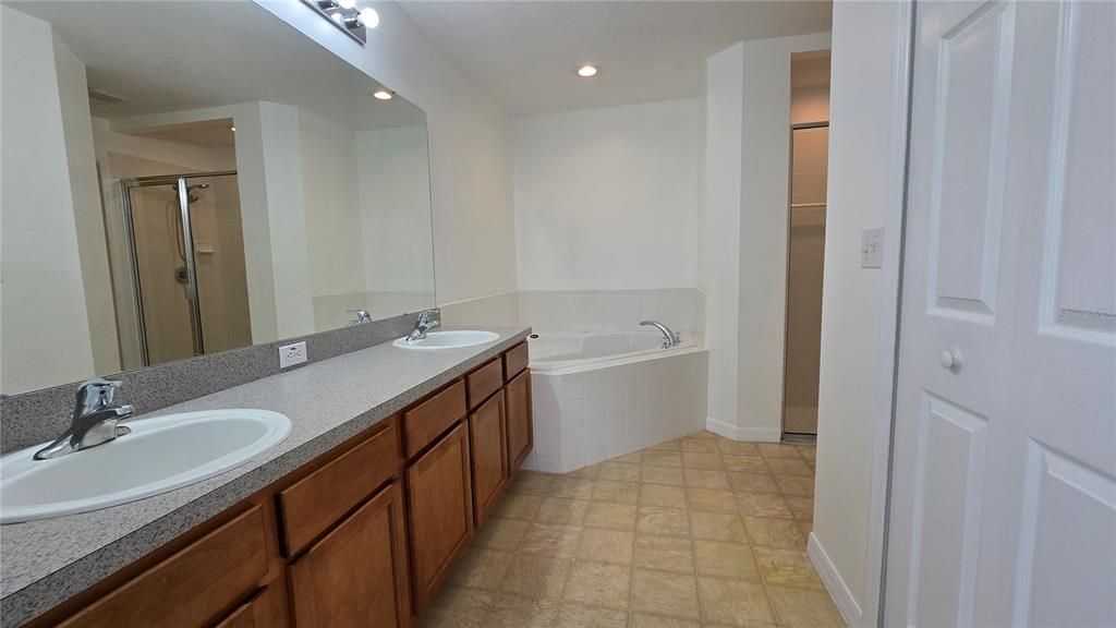For Rent: $2,000 (4 beds, 2 baths, 2235 Square Feet)