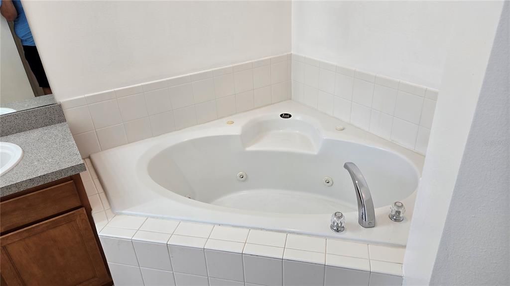 For Rent: $2,000 (4 beds, 2 baths, 2235 Square Feet)