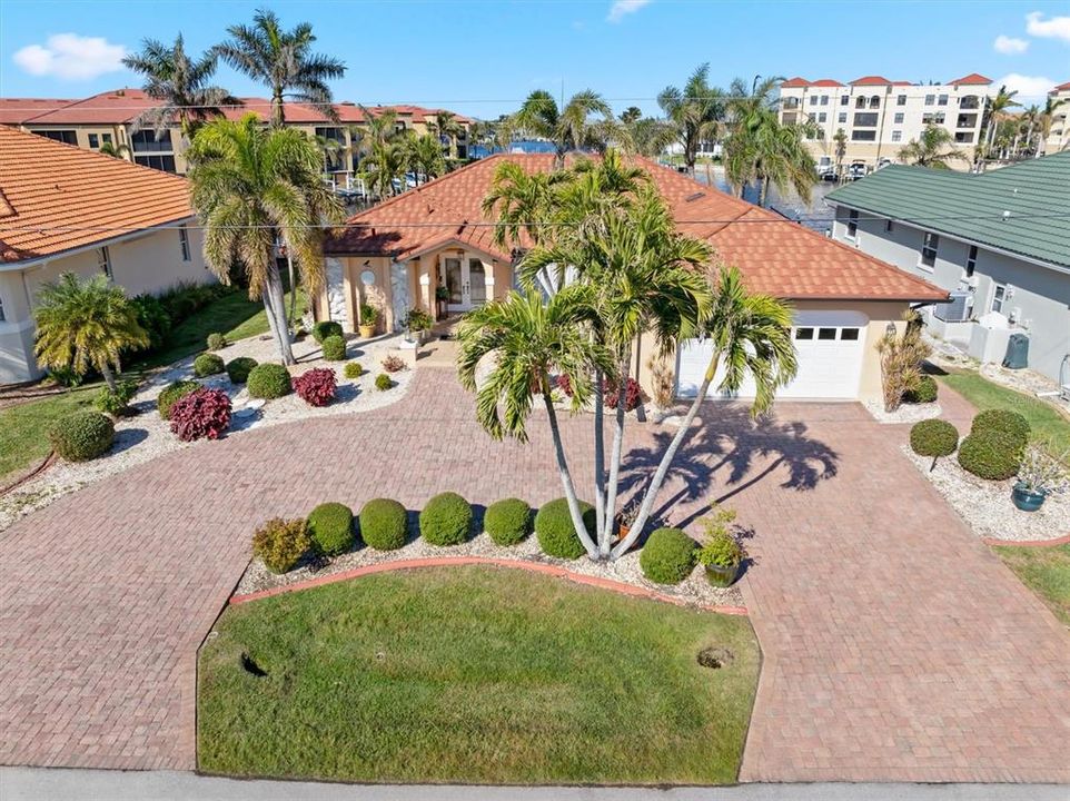 Active With Contract: $580,000 (3 beds, 2 baths, 2027 Square Feet)