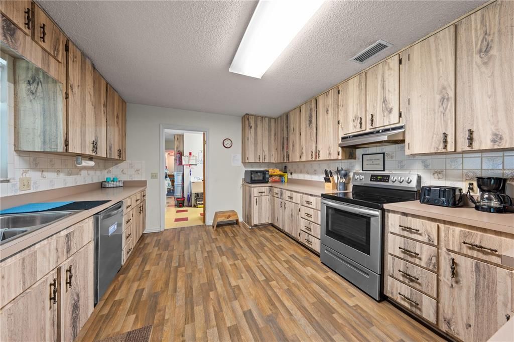 For Sale: $475,000 (0 beds, 0 baths, 2984 Square Feet)