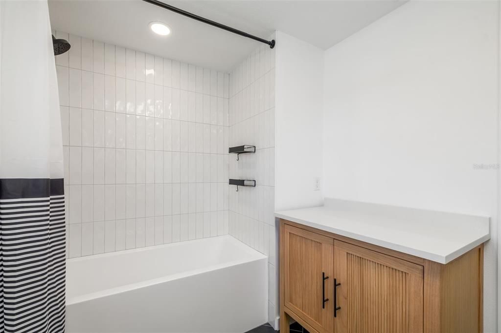 待售: $700,000 (3 贝兹, 3 浴室, 2016 平方英尺)