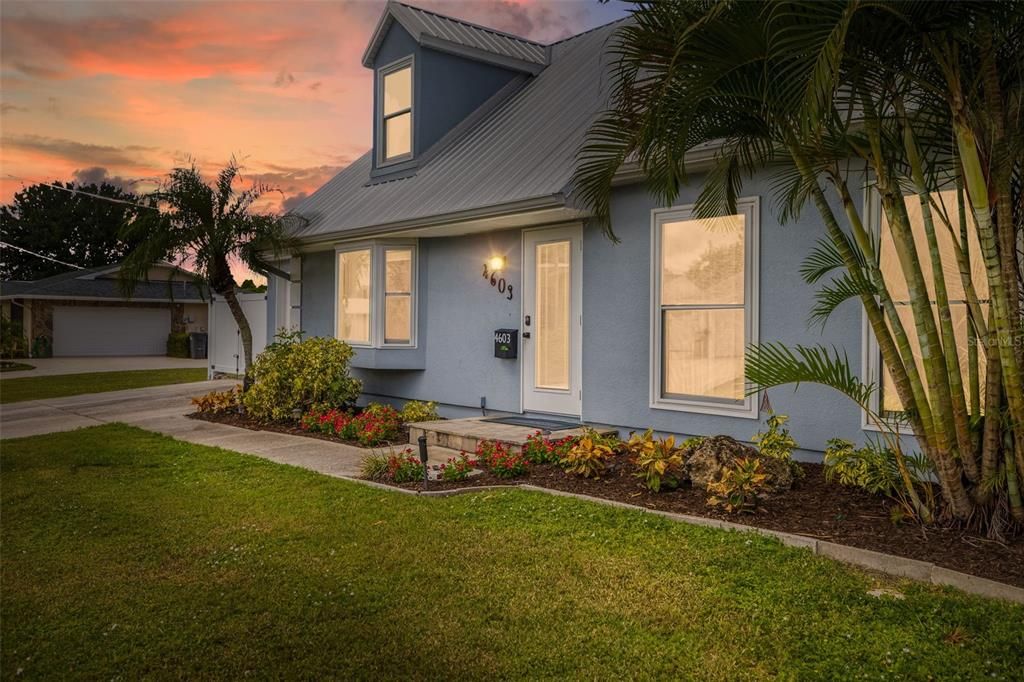 待售: $700,000 (3 贝兹, 3 浴室, 2016 平方英尺)