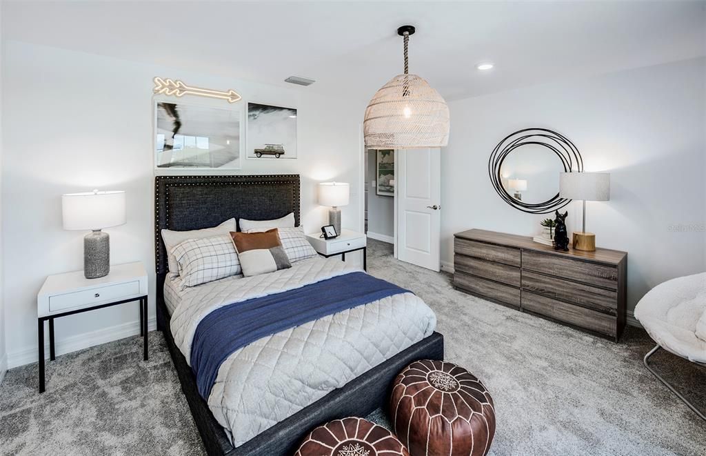 Activo con contrato: $454,900 (4 camas, 3 baños, 2894 Pies cuadrados)