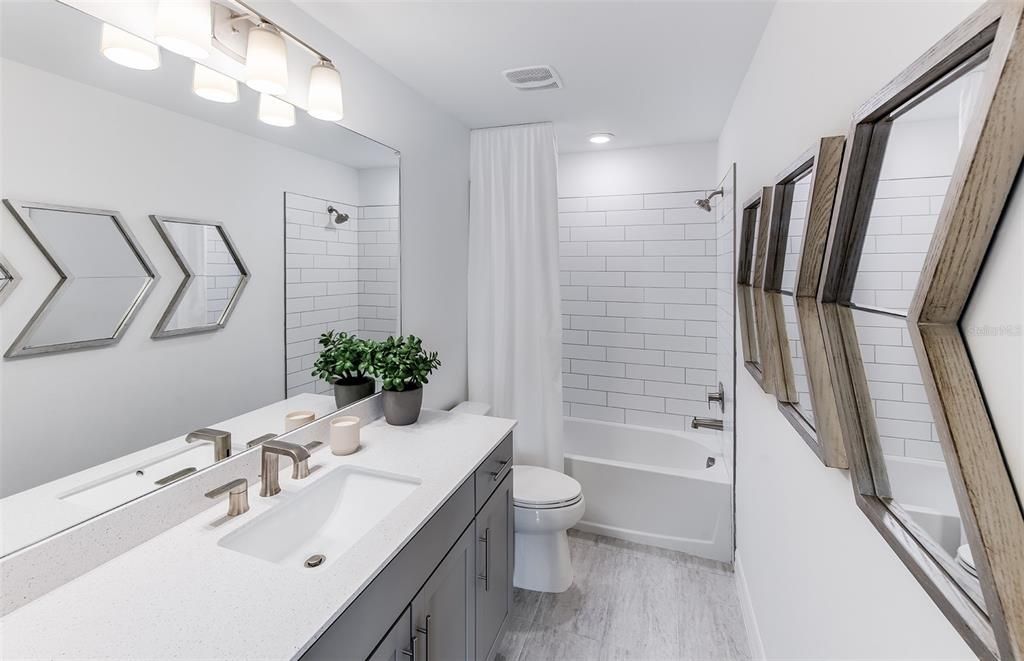 Activo con contrato: $454,900 (4 camas, 3 baños, 2894 Pies cuadrados)