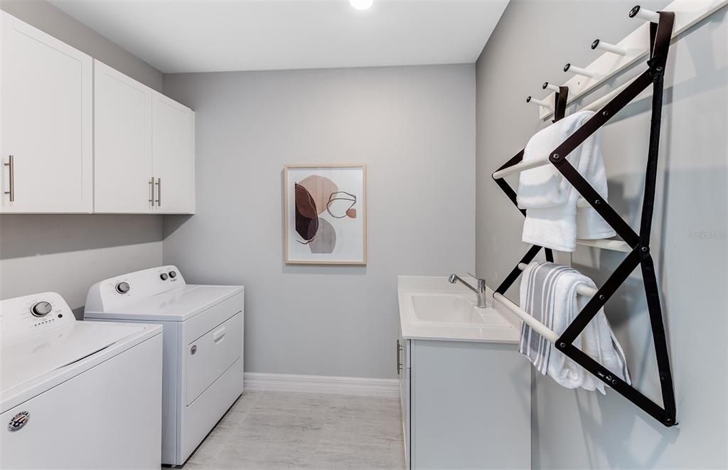 Activo con contrato: $454,900 (4 camas, 3 baños, 2894 Pies cuadrados)