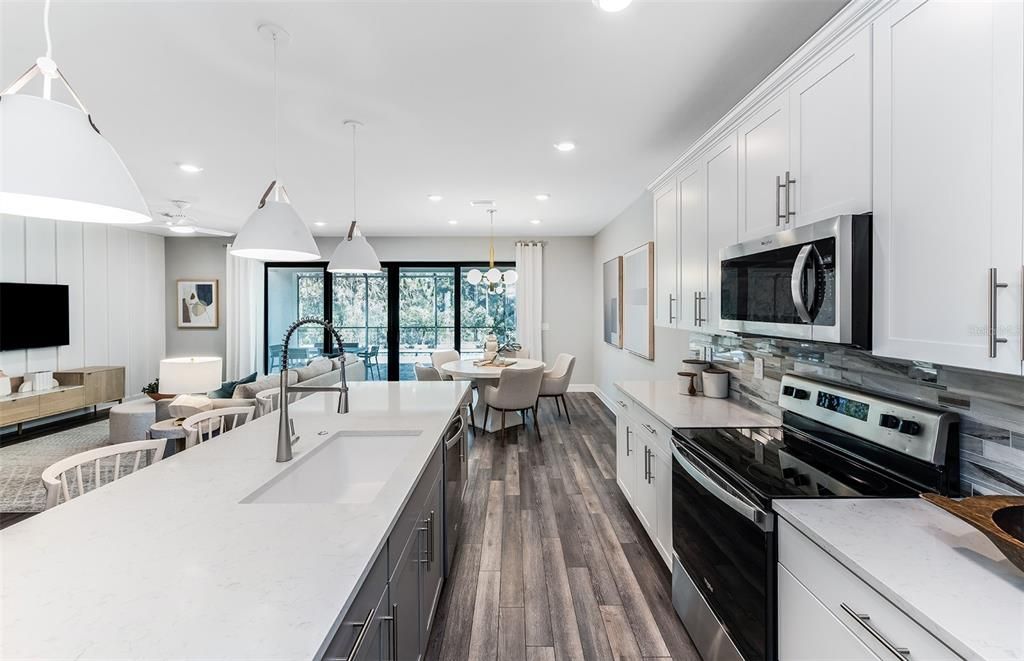 Activo con contrato: $454,900 (4 camas, 3 baños, 2894 Pies cuadrados)