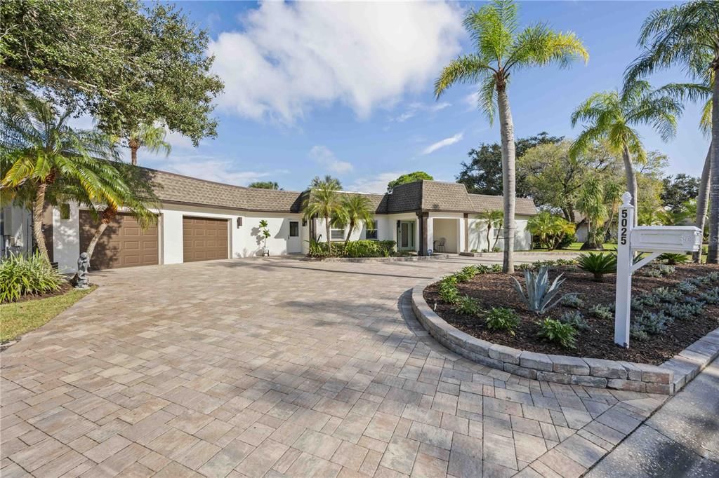 For Sale: $1,149,000 (4 beds, 3 baths, 2910 Square Feet)