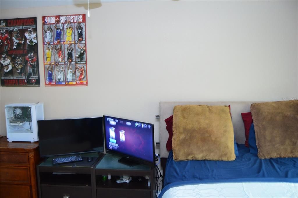 Active With Contract: $315,000 (3 beds, 2 baths, 1662 Square Feet)