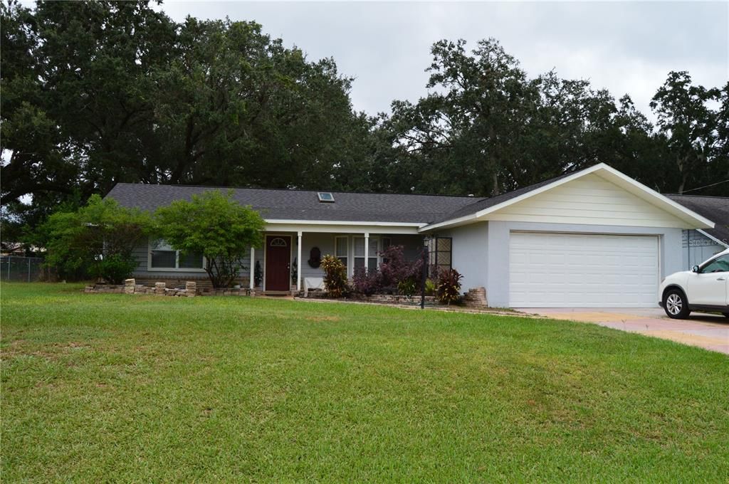 Active With Contract: $315,000 (3 beds, 2 baths, 1662 Square Feet)