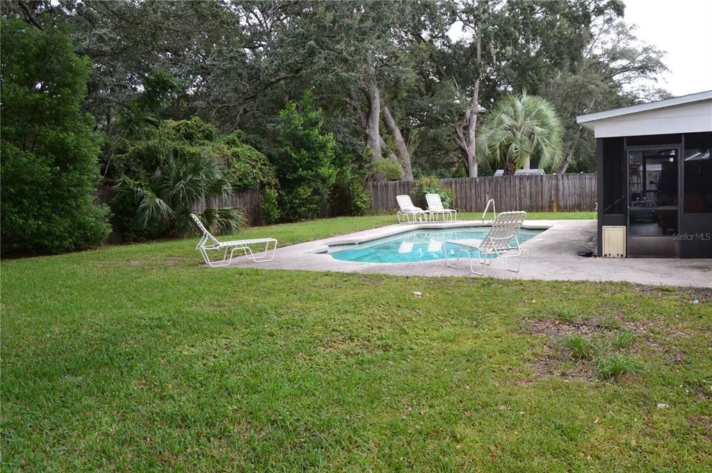 Active With Contract: $315,000 (3 beds, 2 baths, 1662 Square Feet)