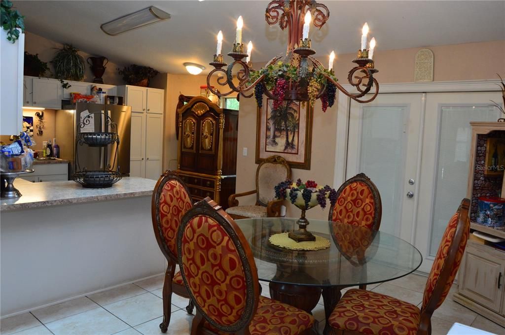 Active With Contract: $315,000 (3 beds, 2 baths, 1662 Square Feet)