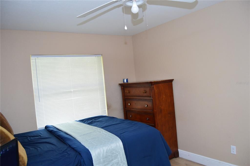 Active With Contract: $315,000 (3 beds, 2 baths, 1662 Square Feet)