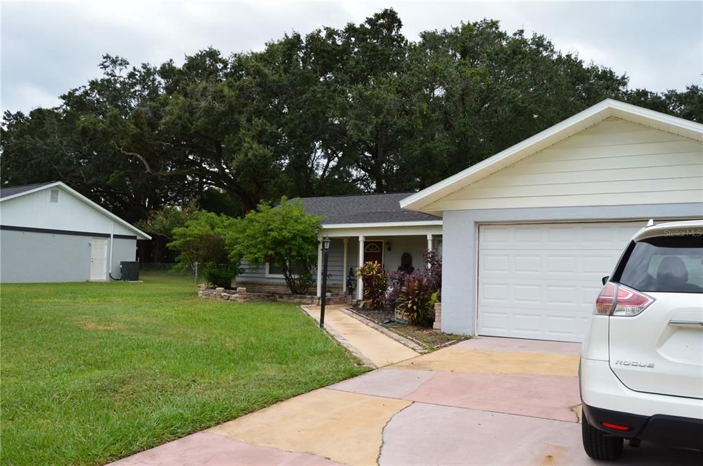 Active With Contract: $315,000 (3 beds, 2 baths, 1662 Square Feet)