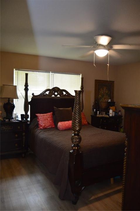 Active With Contract: $315,000 (3 beds, 2 baths, 1662 Square Feet)