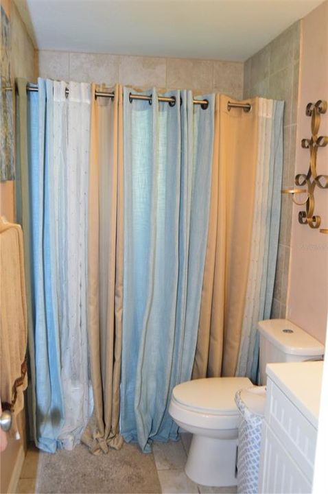 Active With Contract: $315,000 (3 beds, 2 baths, 1662 Square Feet)