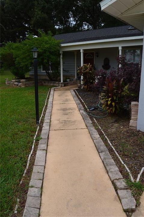 Active With Contract: $315,000 (3 beds, 2 baths, 1662 Square Feet)