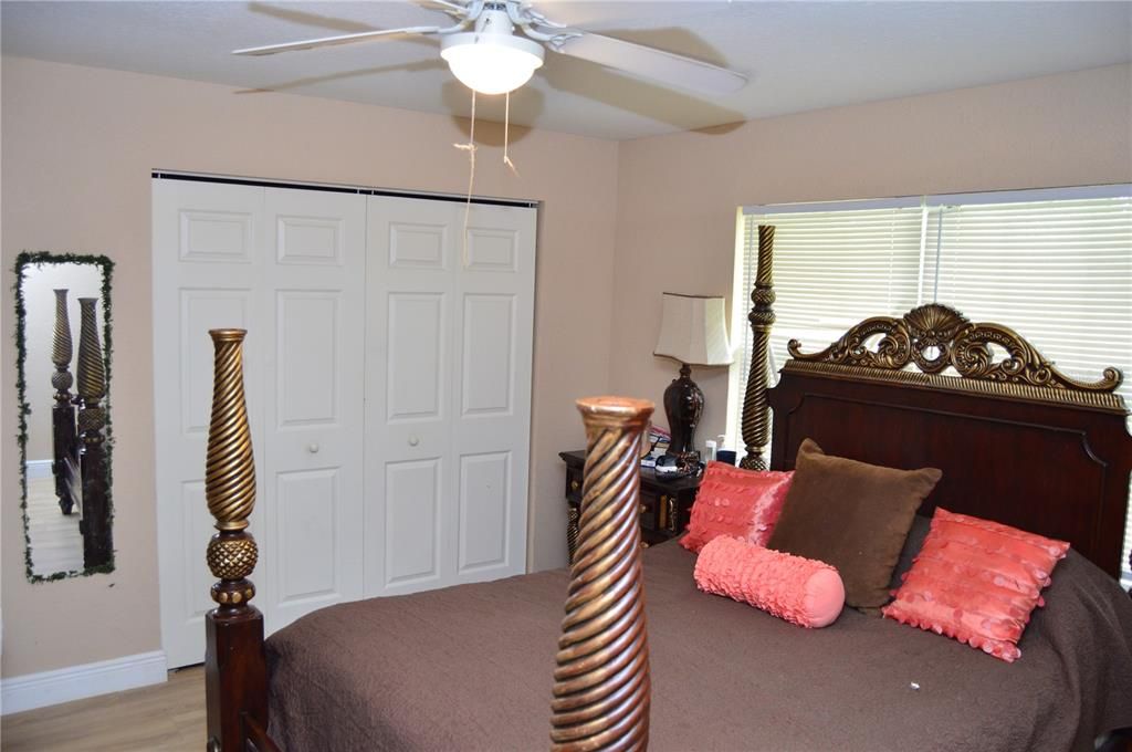 Active With Contract: $315,000 (3 beds, 2 baths, 1662 Square Feet)