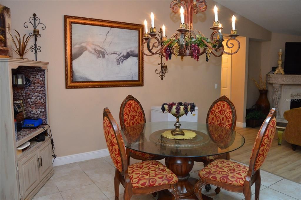 Active With Contract: $315,000 (3 beds, 2 baths, 1662 Square Feet)