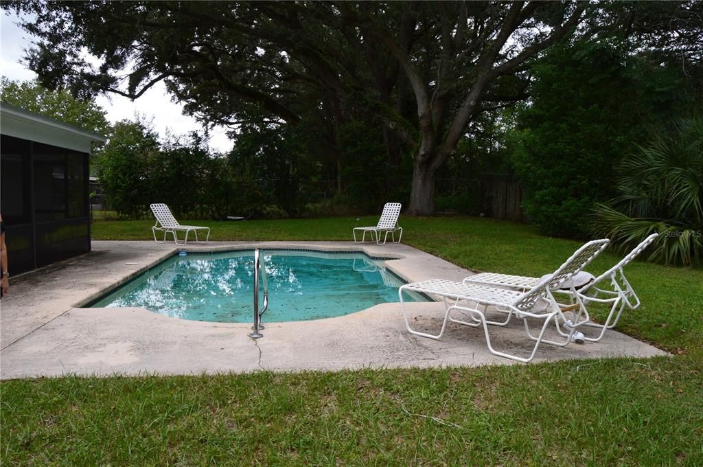 Active With Contract: $315,000 (3 beds, 2 baths, 1662 Square Feet)