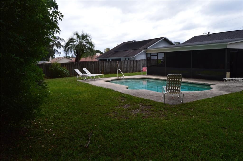 Active With Contract: $315,000 (3 beds, 2 baths, 1662 Square Feet)