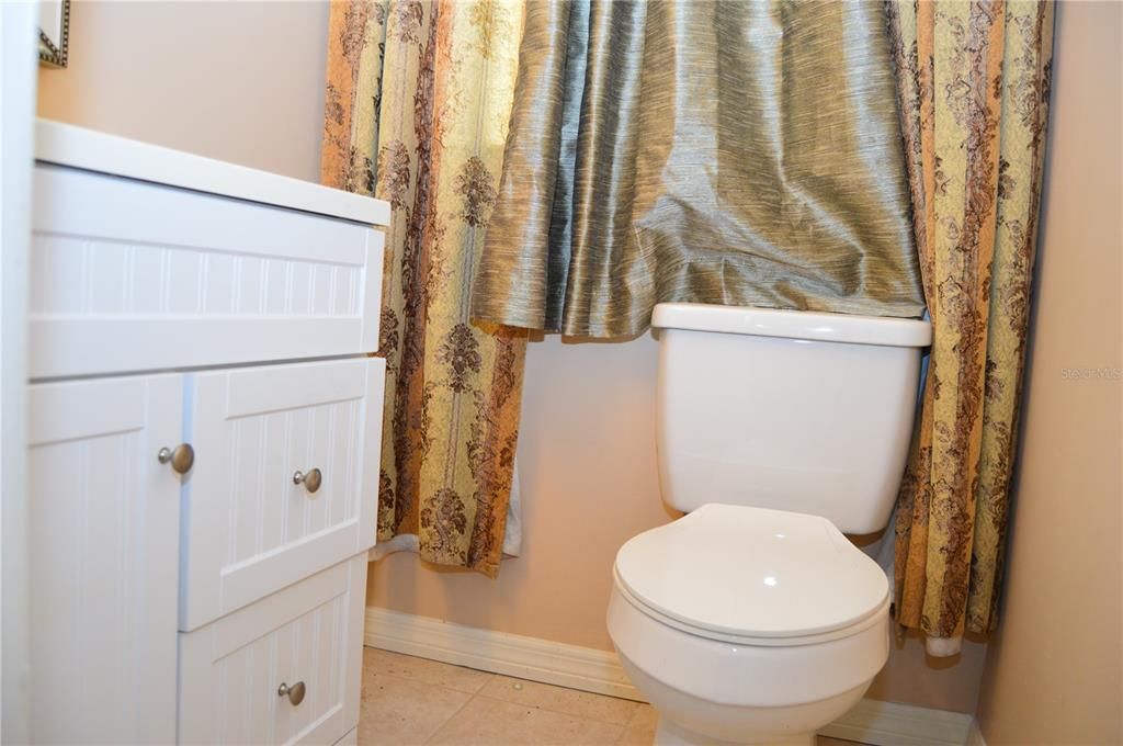 Active With Contract: $315,000 (3 beds, 2 baths, 1662 Square Feet)