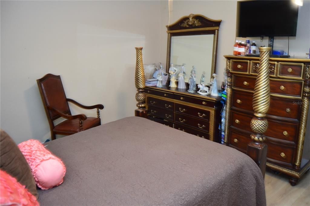 Active With Contract: $315,000 (3 beds, 2 baths, 1662 Square Feet)