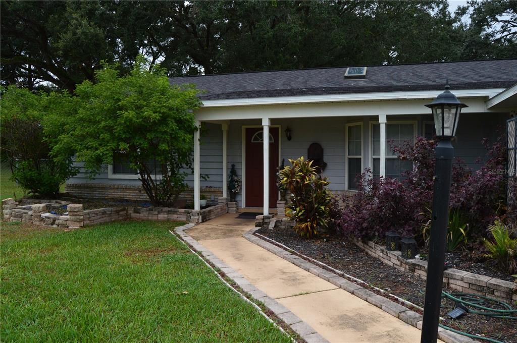 Active With Contract: $315,000 (3 beds, 2 baths, 1662 Square Feet)