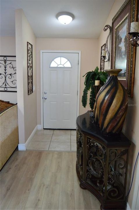 Active With Contract: $315,000 (3 beds, 2 baths, 1662 Square Feet)