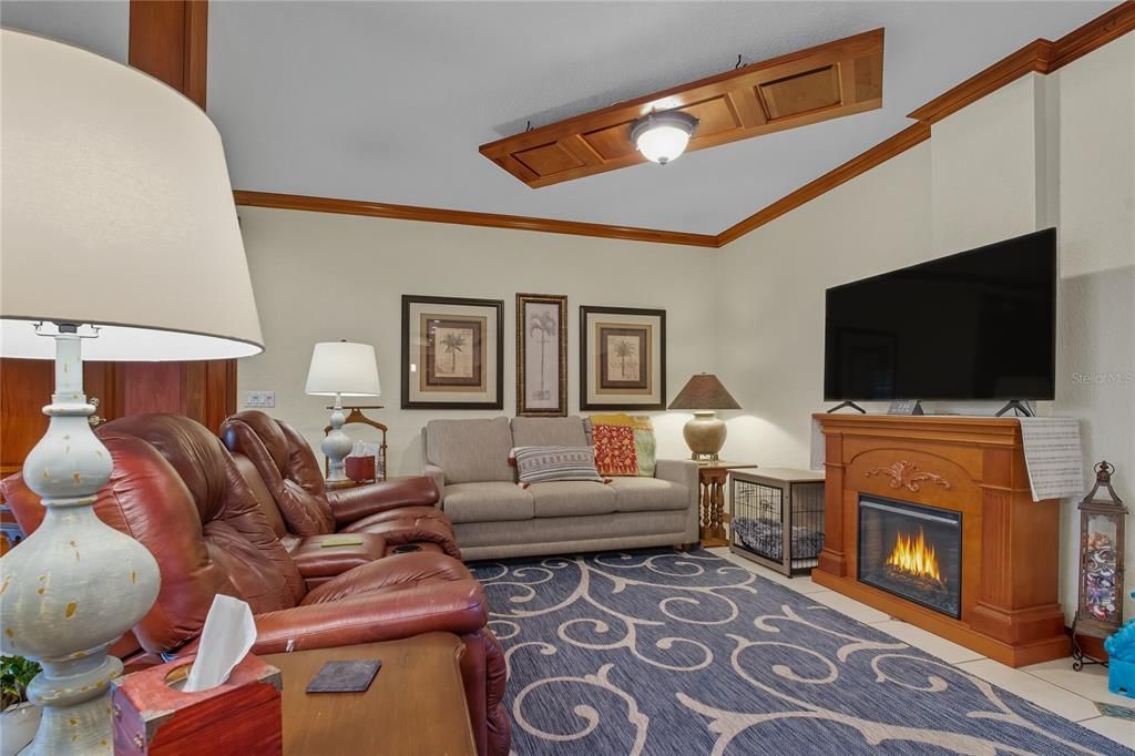 合同活跃: $859,900 (3 贝兹, 3 浴室, 3264 平方英尺)