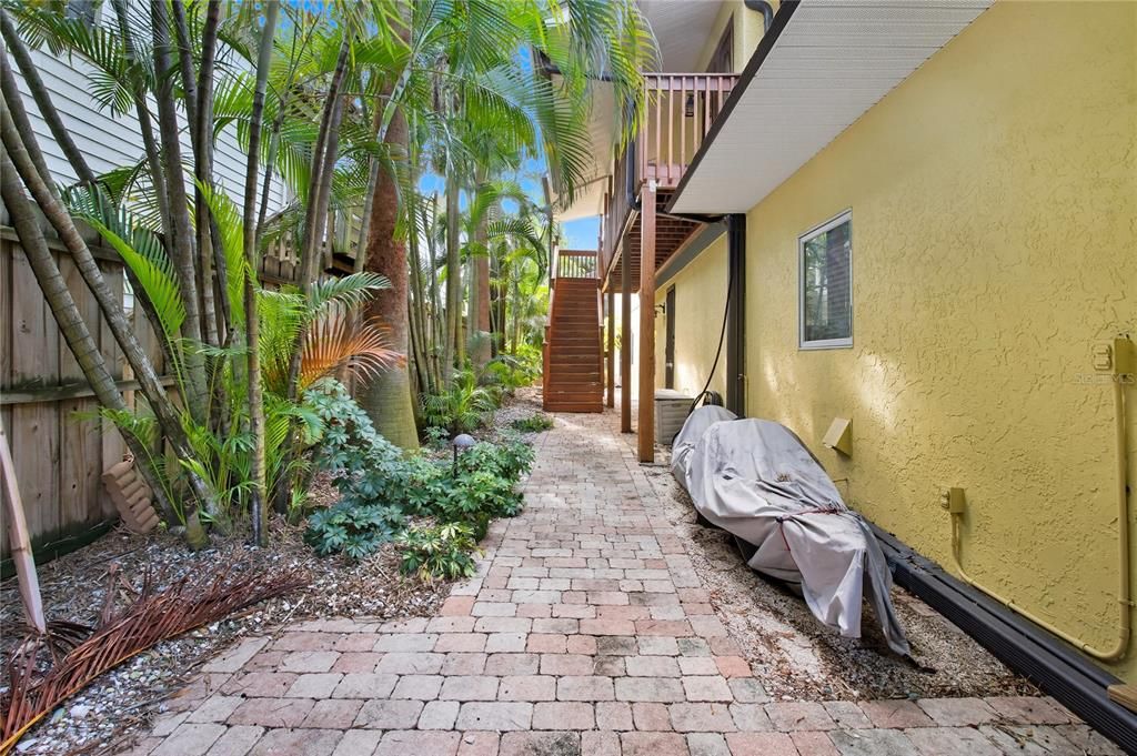 合同活跃: $859,900 (3 贝兹, 3 浴室, 3264 平方英尺)