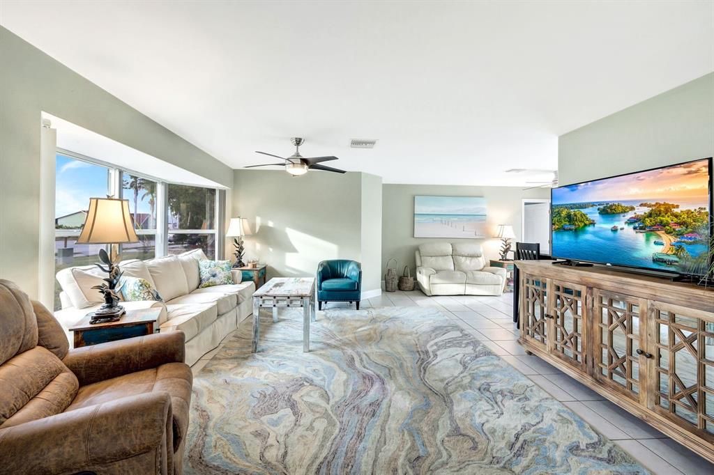 На продажу: $650,000 (4 спален, 3 ванн, 1837 Квадратных фут)