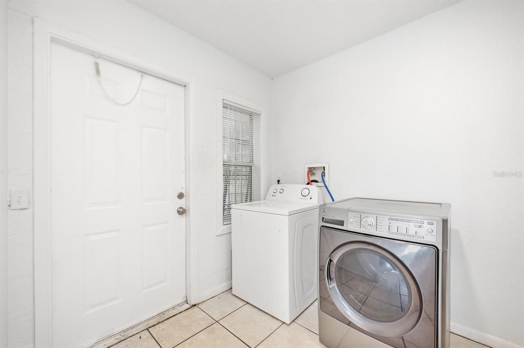 Active With Contract: $199,999 (3 beds, 1 baths, 865 Square Feet)