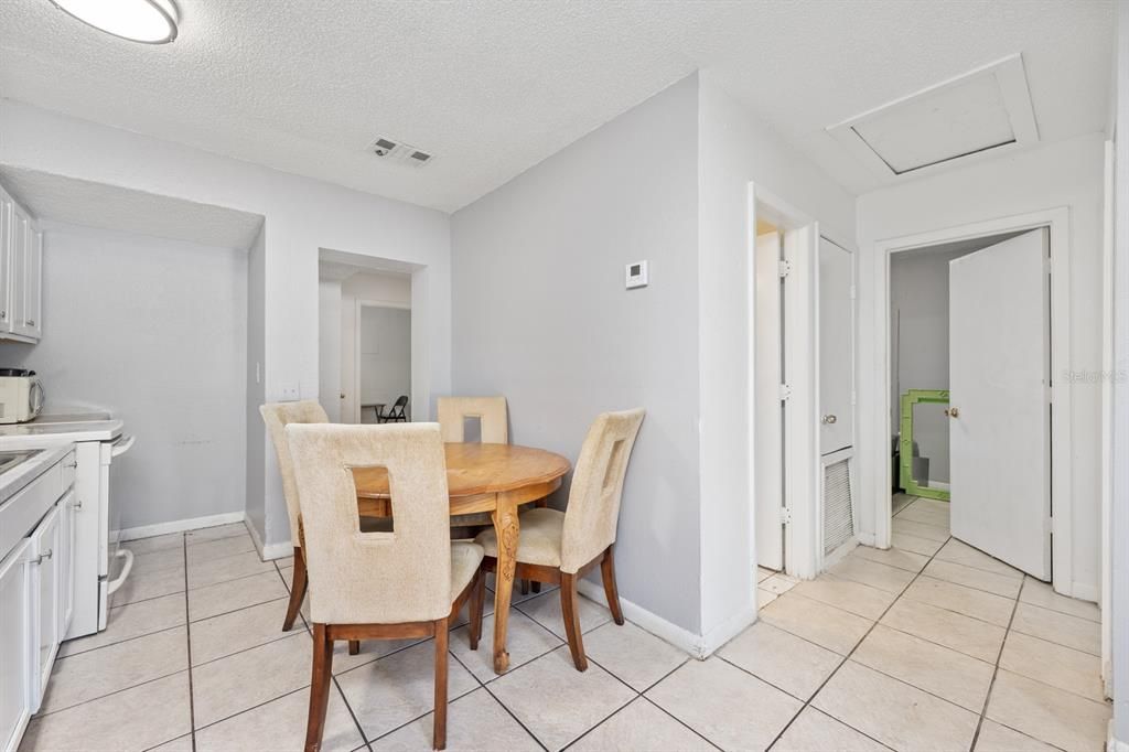 Active With Contract: $199,999 (3 beds, 1 baths, 865 Square Feet)