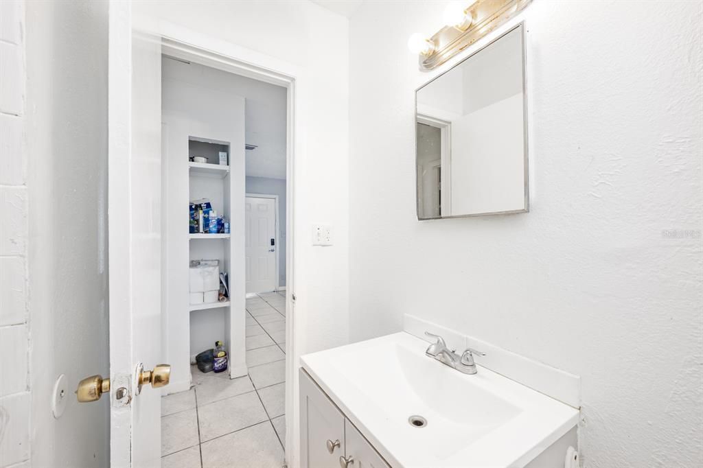 Active With Contract: $199,999 (3 beds, 1 baths, 865 Square Feet)