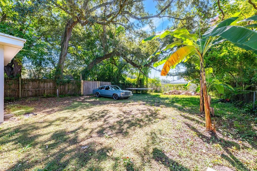 Active With Contract: $199,999 (3 beds, 1 baths, 865 Square Feet)