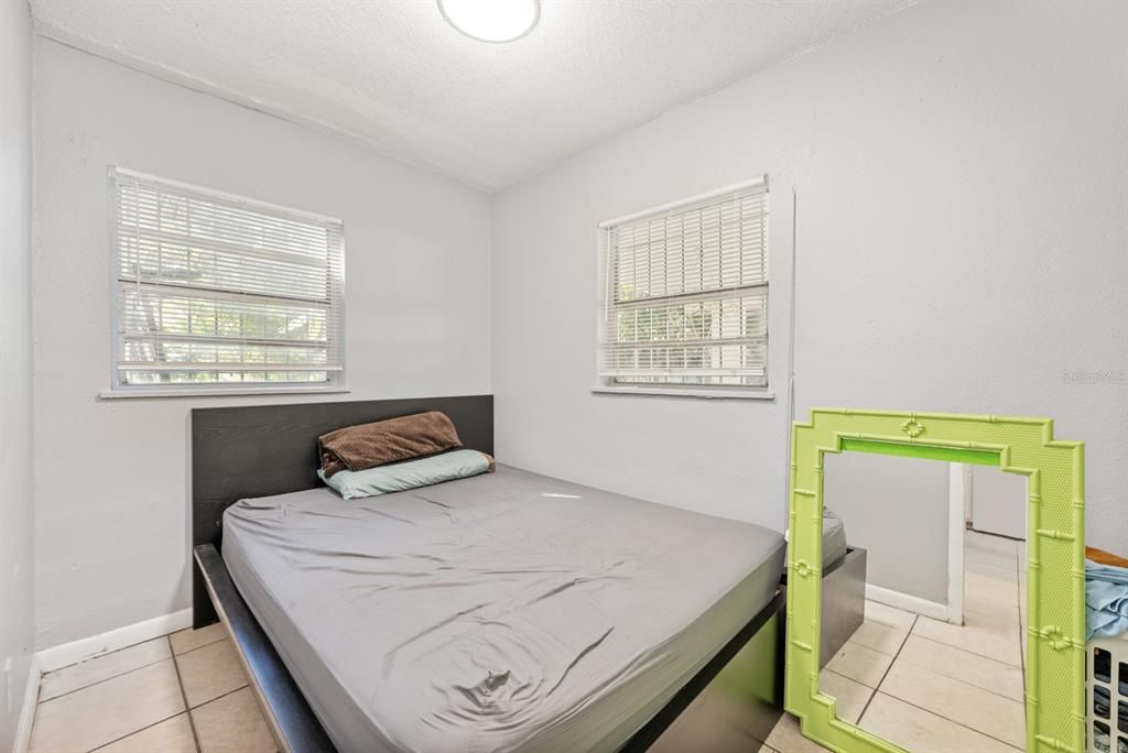 Active With Contract: $199,999 (3 beds, 1 baths, 865 Square Feet)