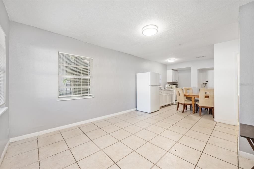 Active With Contract: $199,999 (3 beds, 1 baths, 865 Square Feet)