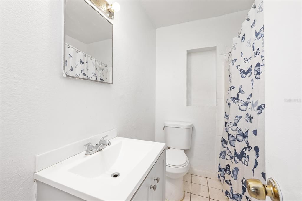 Active With Contract: $199,999 (3 beds, 1 baths, 865 Square Feet)