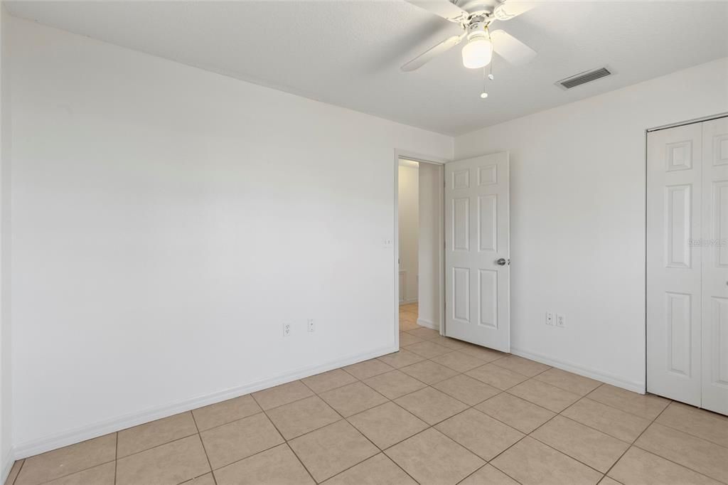 合同活跃: $325,000 (3 贝兹, 2 浴室, 1120 平方英尺)