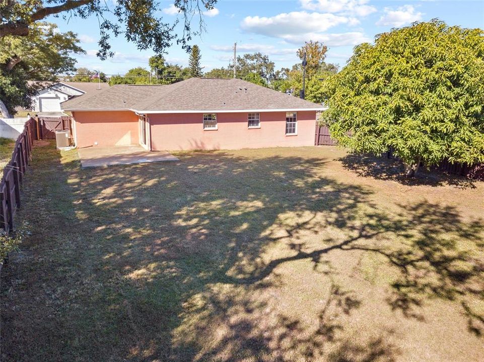 合同活跃: $325,000 (3 贝兹, 2 浴室, 1120 平方英尺)