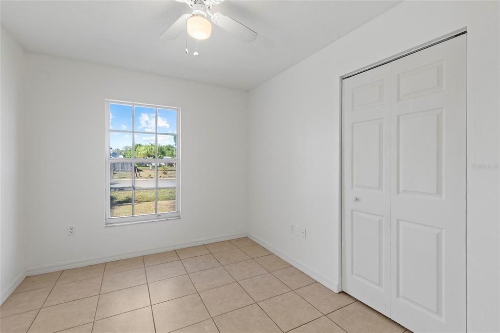 合同活跃: $325,000 (3 贝兹, 2 浴室, 1120 平方英尺)