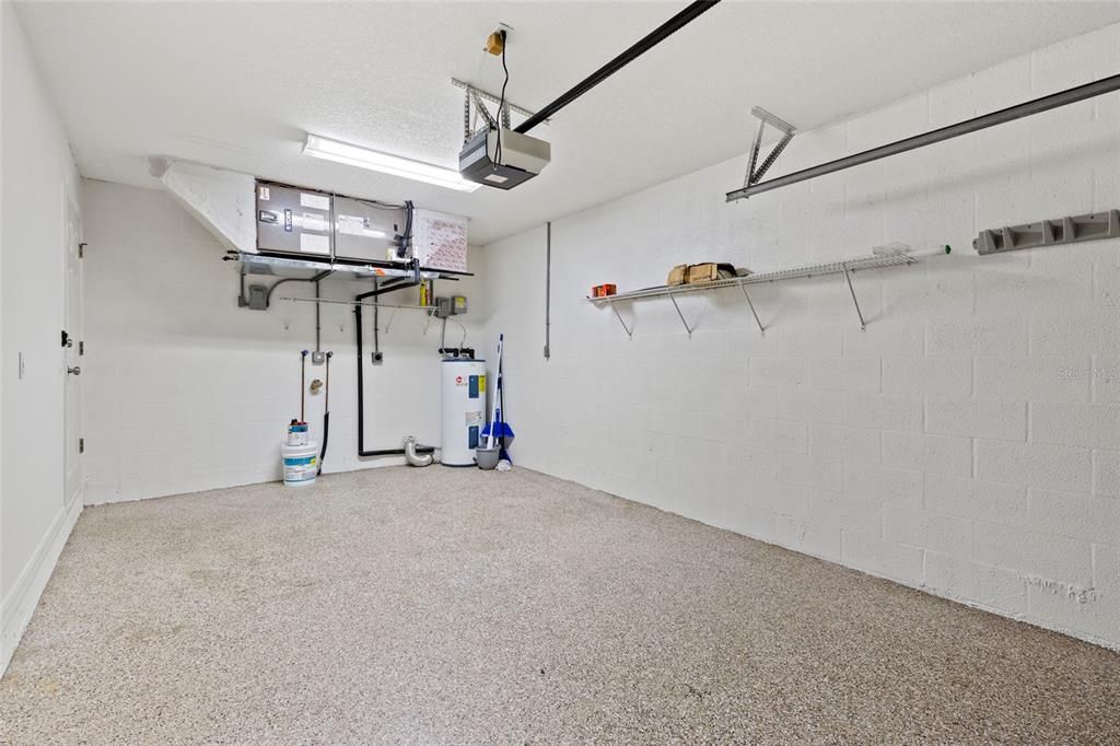 合同活跃: $325,000 (3 贝兹, 2 浴室, 1120 平方英尺)