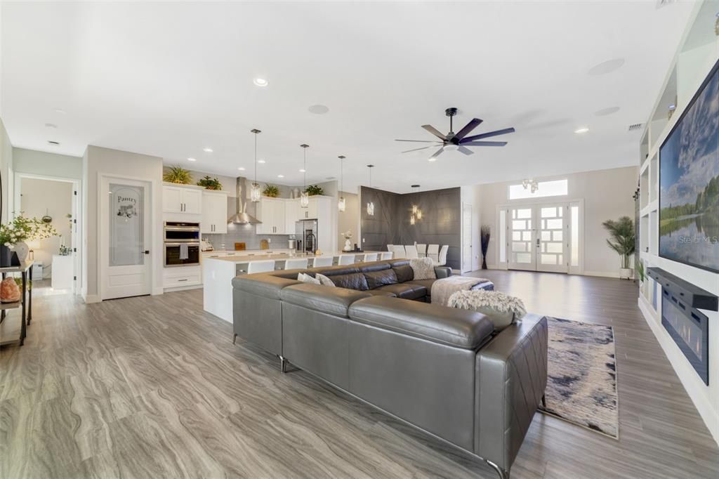 For Sale: $735,000 (4 beds, 3 baths, 3001 Square Feet)